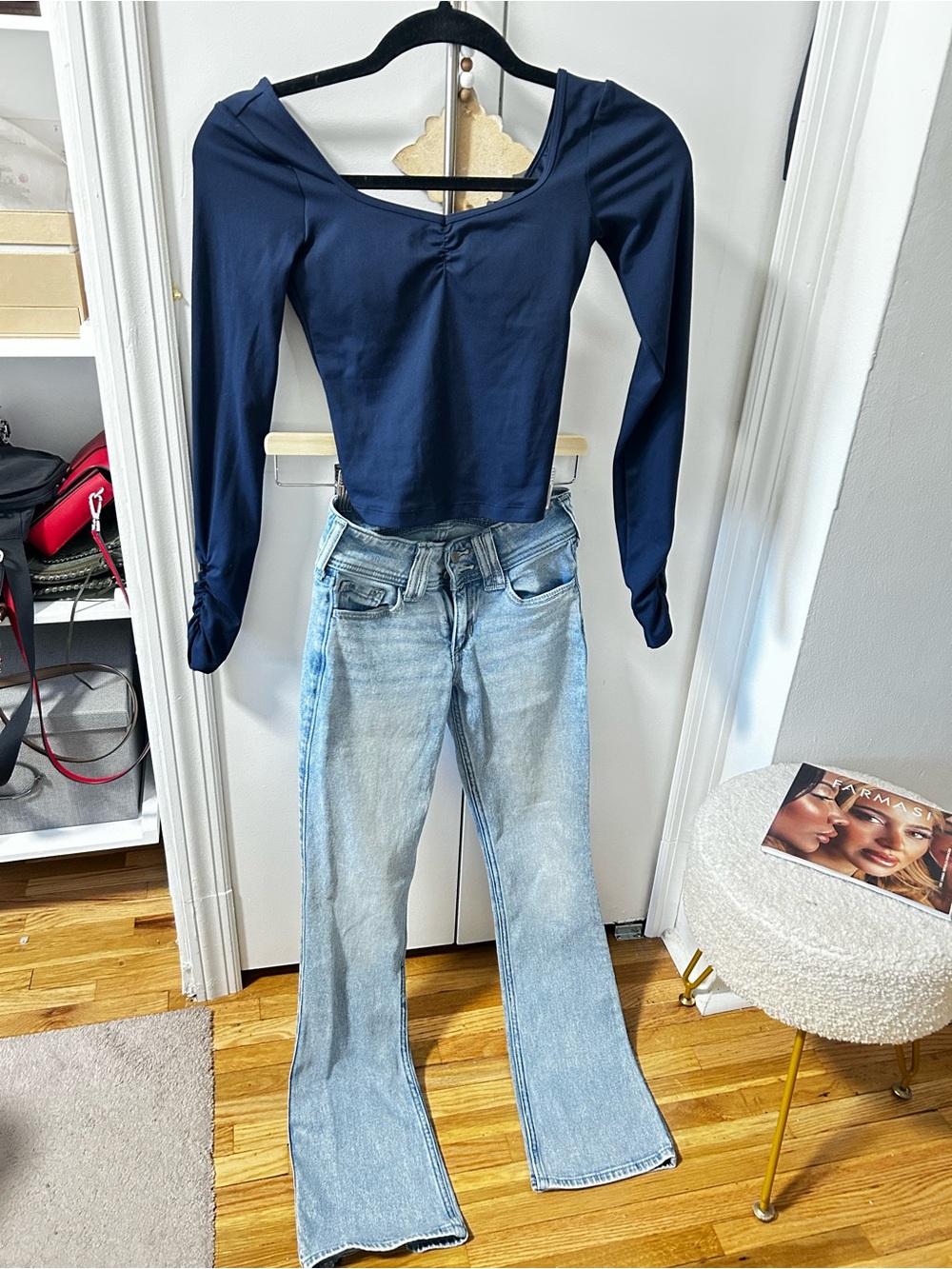 Set Jean & top Hollister preowned in excellent condition size xxs see pics.